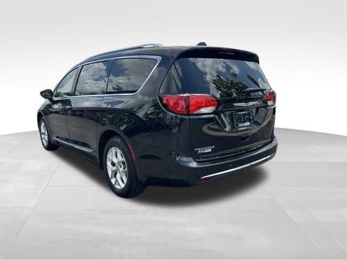 Used 2020 Chrysler Pacifica Touring-L Plus w/ Tire & Wheel Group FWD image 5