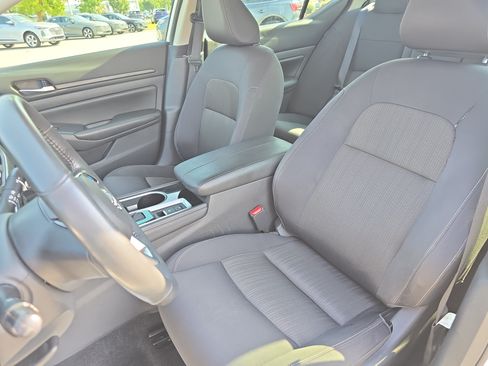 Used 2024 Nissan Altima 2.5 SV w/ SV Premium Package FWD image 14