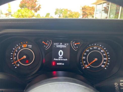 Used 2025 Jeep Wrangler Unlimited Sport AWD/4WD image 39