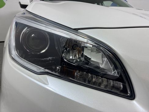 Used 2016 Subaru Outback 2.5i Limited image 2