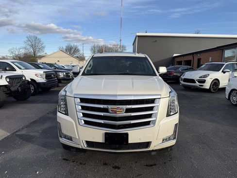 Used 2015 Cadillac Escalade Premium image 2