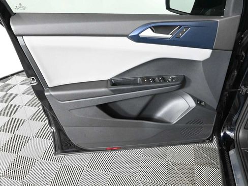 Certified 2023 Volkswagen Taos SE w/ Panoramic Sunroof Package FWD image 16