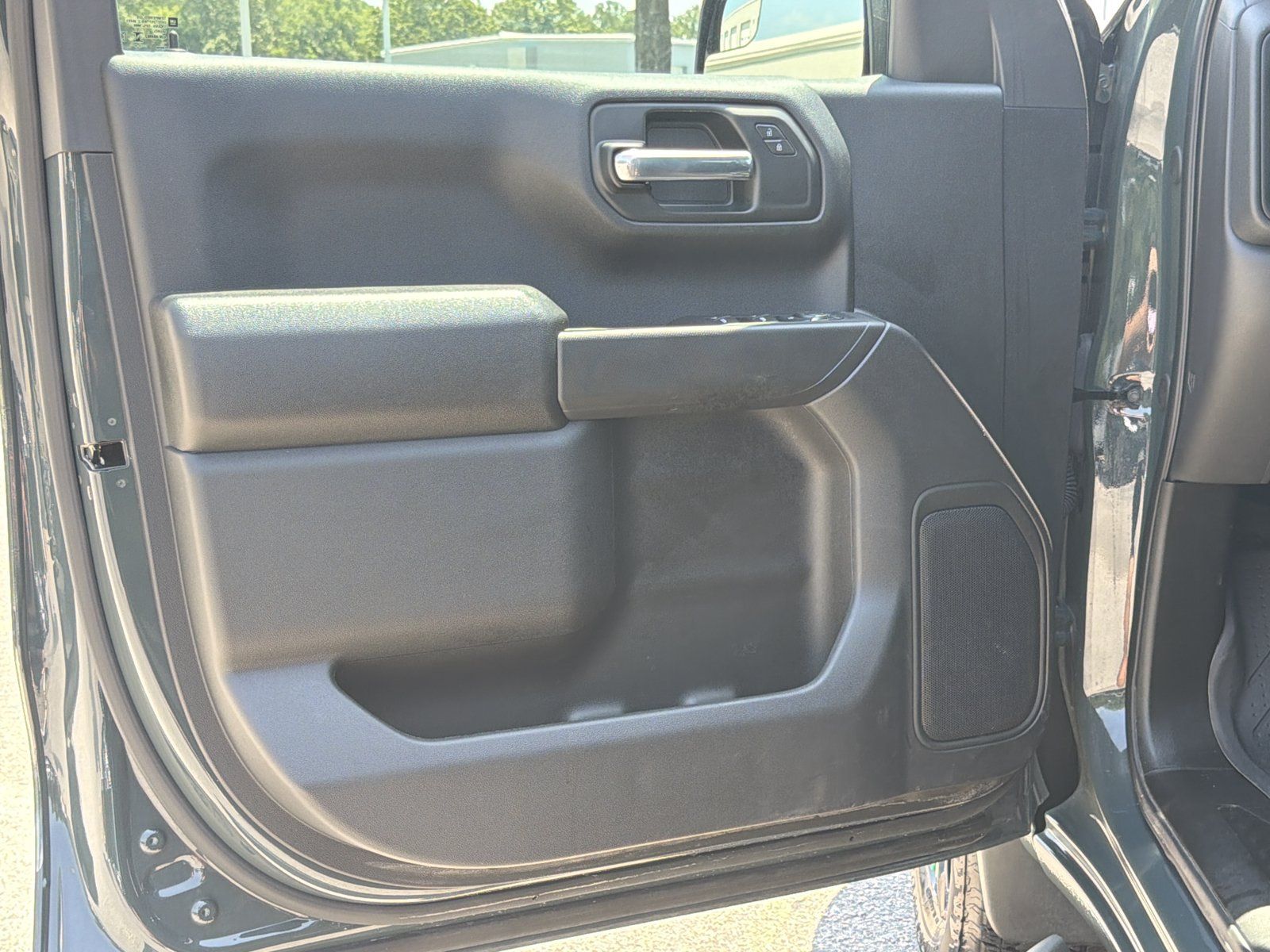 Used 2025 Chevrolet Silverado 1500 Custom Trail Boss w/ Turbomax Blackout Package AWD/4WD image 16