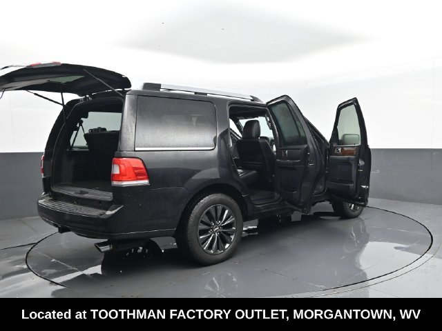 Used 2015 Lincoln Navigator 2WD image 36