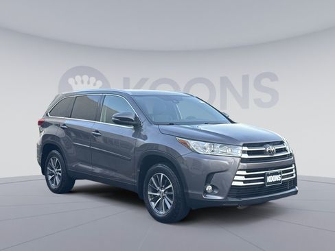 Used 2019 Toyota Highlander XLE AWD/4WD image 10