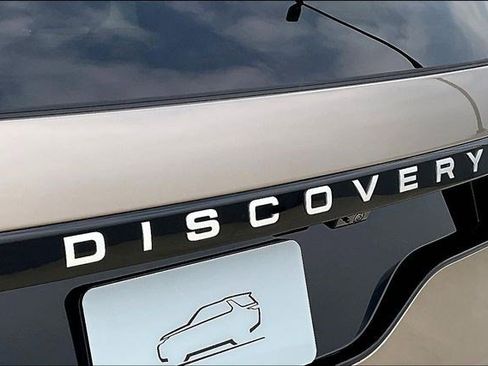 New 2025 Land Rover Discovery Metropolitan Edition image 9