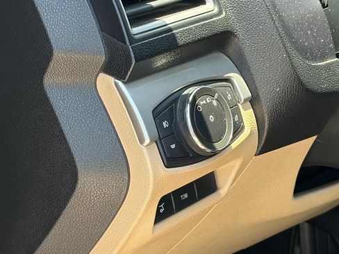 Used 2017 Ford Explorer XLT w/ Equipment Group 202A FWD image 6