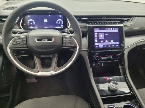 Used 2023 Jeep Grand Cherokee Laredo image 22