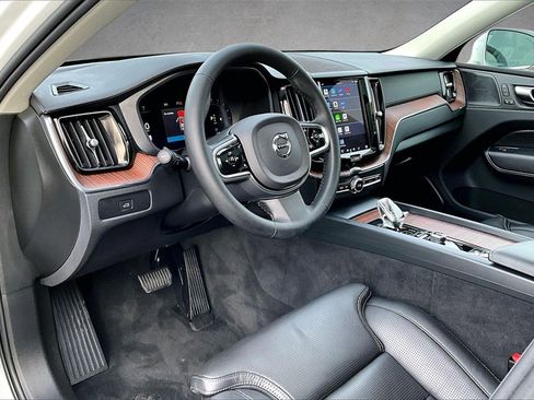 Certified 2023 Volvo XC60 B6 Ultimate w/ Climate Package image 17