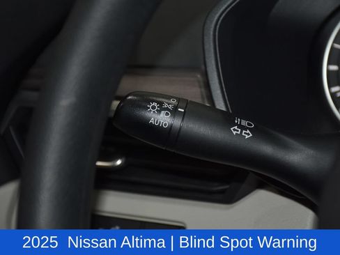 Used 2025 Nissan Altima 2.5 SV FWD image 10