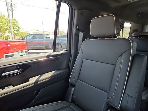 New 2025 Chevrolet Suburban Premier image 4