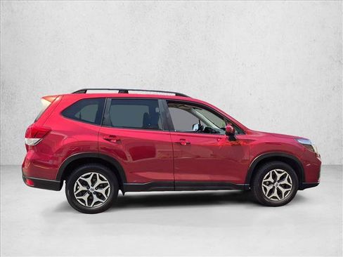 Used 2021 Subaru Forester Premium AWD/4WD image 5