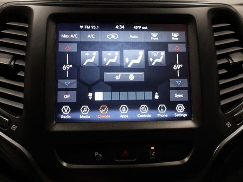 Used 2021 Jeep Cherokee Trailhawk image 29