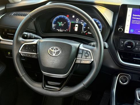 Used 2025 Toyota Grand Highlander FWD image 14