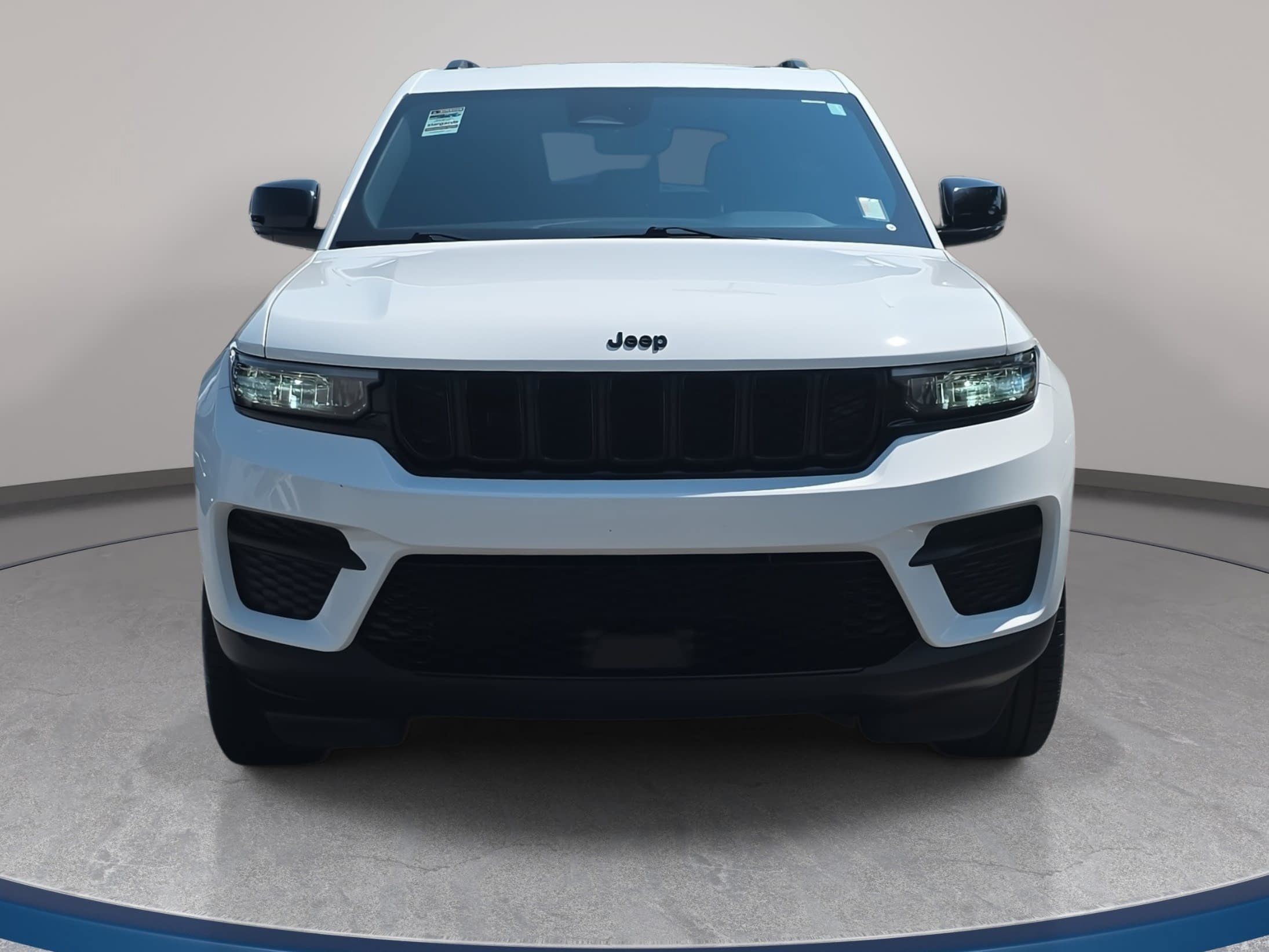 Used 2023 Jeep Grand Cherokee Altitude AWD/4WD image 2