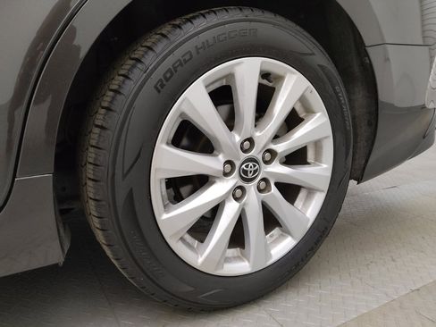 Used 2020 Toyota Camry LE w/ Carpet Mat Package image 31