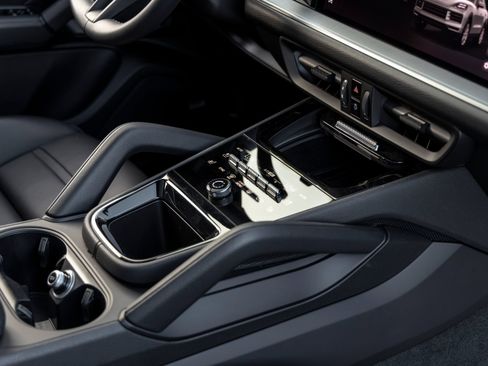 Certified 2026 Porsche Cayenne Coupe AWD/4WD image 54