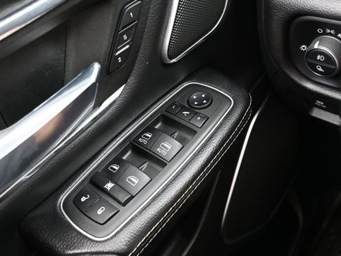 Used 2022 RAM 1500 Laramie AWD/4WD image 25