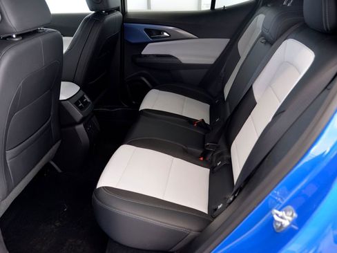 Used 2025 Chevrolet Equinox EV LT w/ Convenience Package II image 28