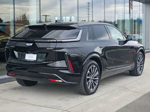 Used 2025 Cadillac Lyriq Sport AWD/4WD image 5