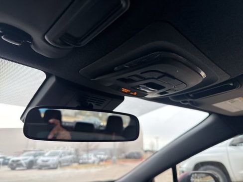 Used 2025 Toyota Corolla SE image 15