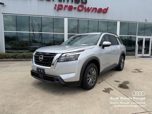 Used 2025 Nissan Pathfinder SV FWD image 1