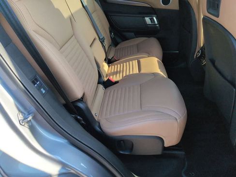 Used 2025 Land Rover Discovery Metropolitan Edition AWD/4WD image 21