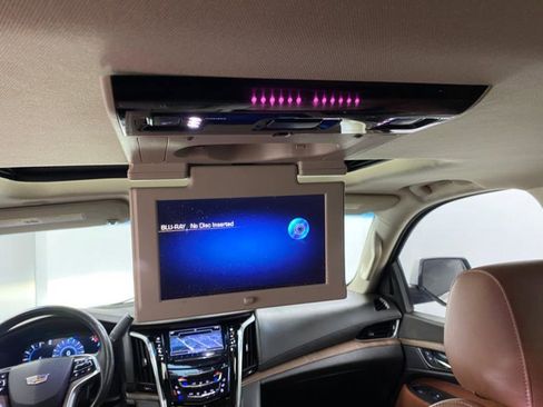 Used 2016 Cadillac Escalade Premium image 38