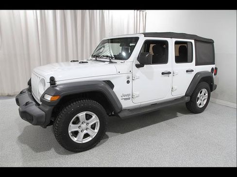 Used 2018 Jeep Wrangler Unlimited Sport S AWD/4WD image 3