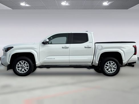 Certified 2025 Toyota Tacoma SR5 image 6