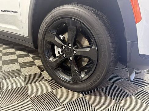 Certified 2023 Jeep Grand Cherokee L Laredo AWD/4WD image 8