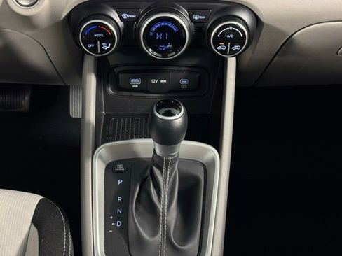 Used 2024 Hyundai Venue SEL image 25