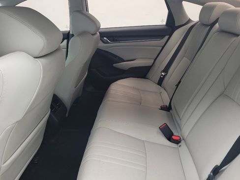 Used 2018 Honda Accord Touring image 18