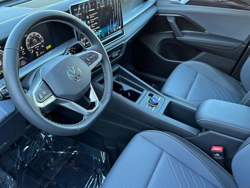 New 2026 Volkswagen Tiguan SE image 9