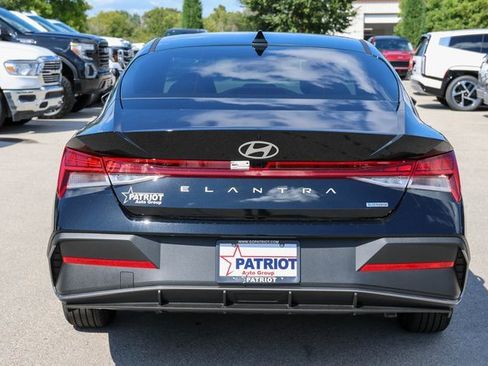 New 2025 Hyundai Elantra Blue image 4