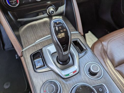 Used 2020 Alfa Romeo Stelvio Ti w/ Active Blind Spot Package AWD/4WD image 25