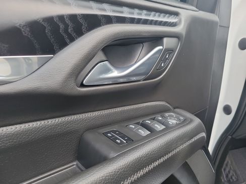 Used 2023 GMC Yukon XL Denali image 18