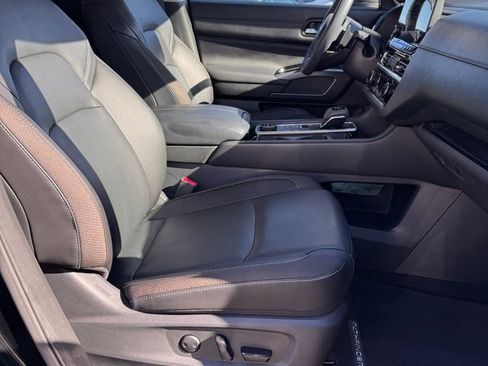 Used 2025 Nissan Pathfinder SL image 12