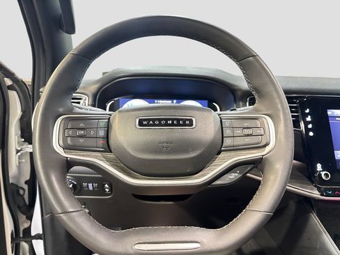 Used 2024 Jeep Wagoneer L Series II w/ Flexible Seating Group AWD/4WD image 12