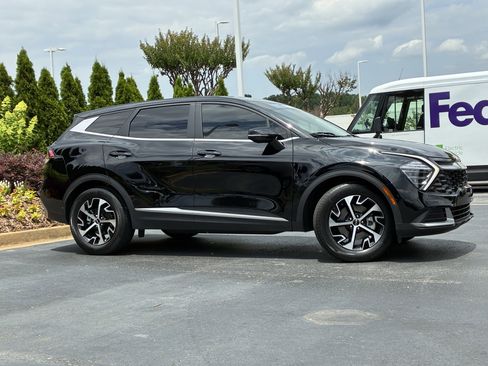 Used 2024 Kia Sportage EX FWD image 3
