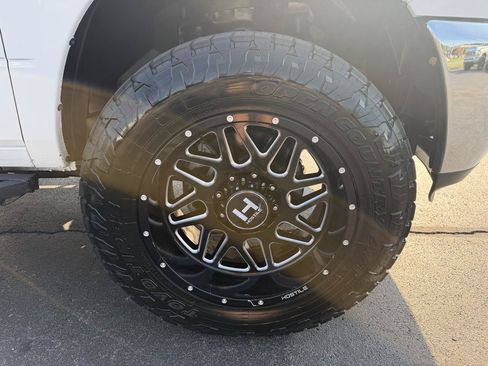 Used 2018 RAM 2500 SLT AWD/4WD image 18