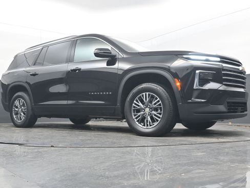 Used 2025 Chevrolet Traverse LT image 22