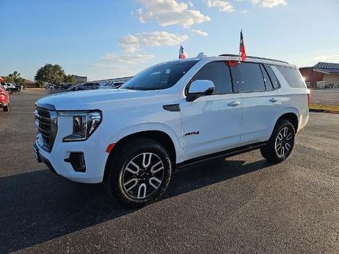 Used 2023 GMC Yukon AT4 AWD/4WD image 2