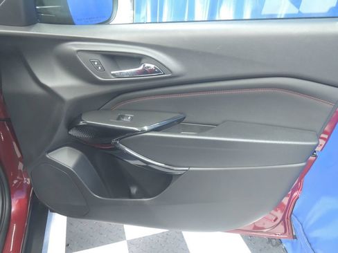 Used 2025 Chevrolet Trax RS FWD image 31