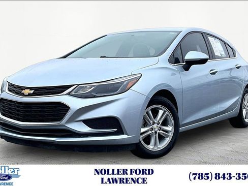 Used 2017 Chevrolet Cruze LT w/ Convenience Package image 1