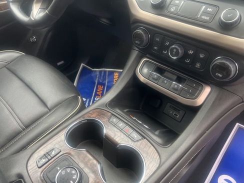 Used 2022 GMC Acadia Denali w/ Denali Technology Package image 14