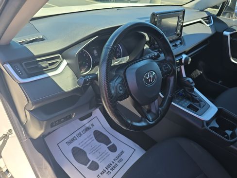 Used 2020 Toyota RAV4 LE AWD/4WD image 14