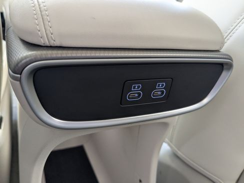 Used 2025 Genesis GV60 RWD image 15