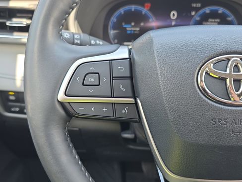 Used 2023 Toyota Highlander Limited FWD image 18