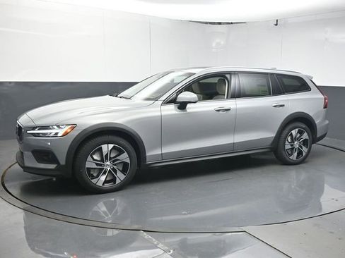 New 2026 Volvo V60 B5 Cross Country Plus w/ Protection Package Premier image 4